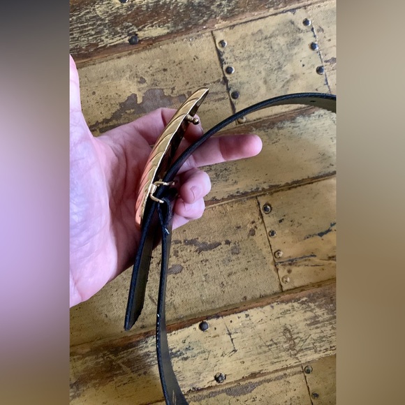 VINTAGE R&R BLACK LEATHER BELT GOLD HARDWARE BUCKLE LEATHER BELT S - Picture 9 of 16